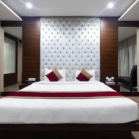Anjushree Hotel Uddzsaín Kültér fotó