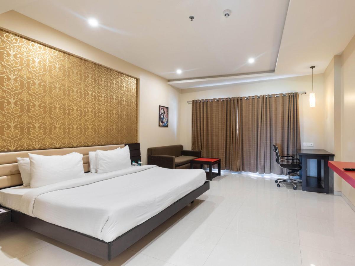 Anjushree Hotel Uddzsaín Kültér fotó