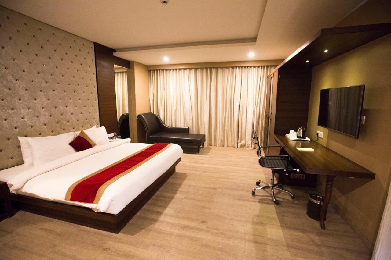 Anjushree Hotel Uddzsaín Kültér fotó