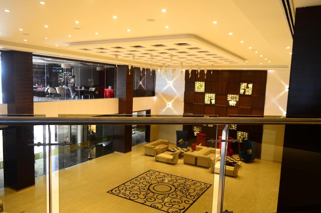 Anjushree Hotel Uddzsaín Kültér fotó