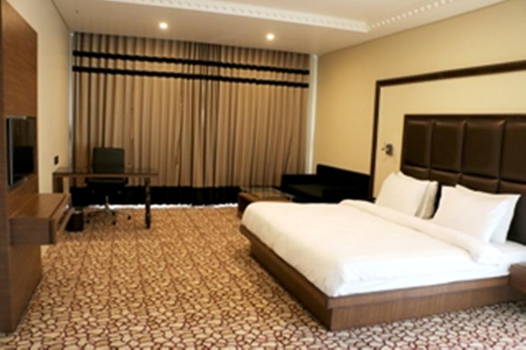 Anjushree Hotel Uddzsaín Kültér fotó