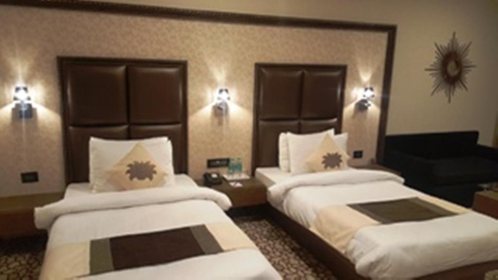 Anjushree Hotel Uddzsaín Kültér fotó