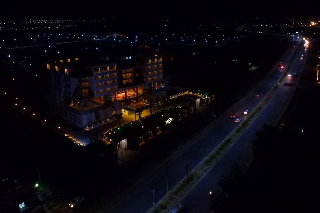 Anjushree Hotel Uddzsaín Kültér fotó