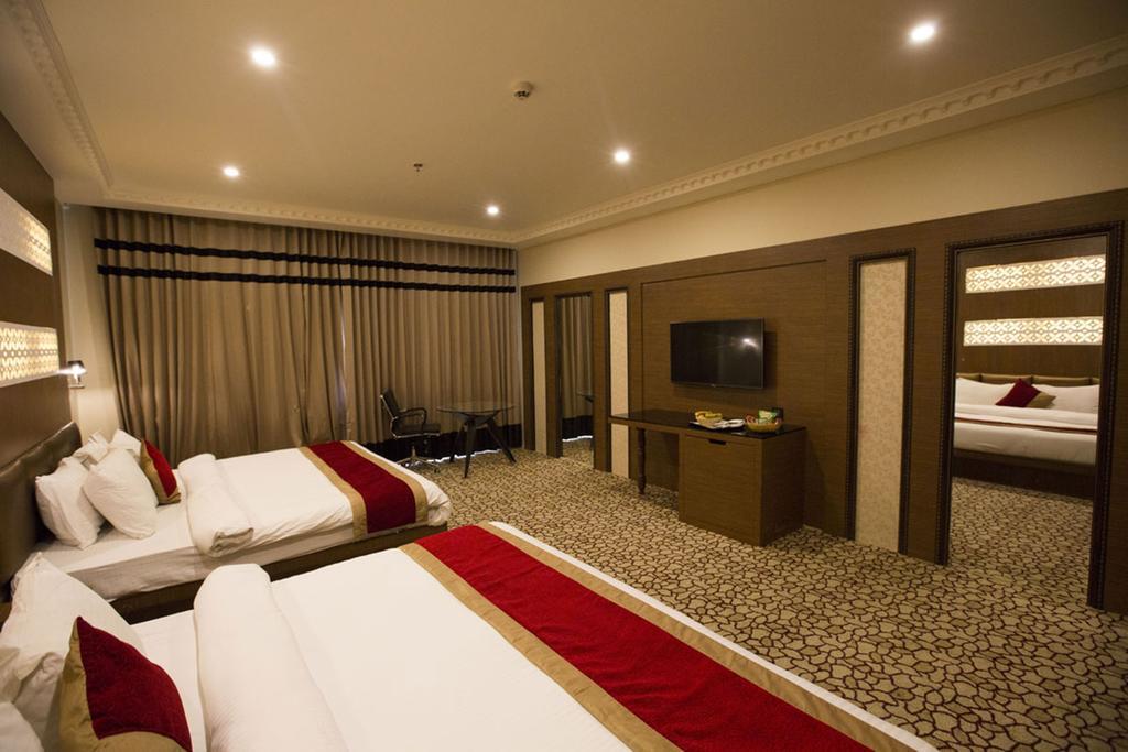 Anjushree Hotel Uddzsaín Kültér fotó