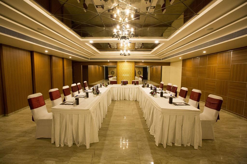 Anjushree Hotel Uddzsaín Kültér fotó