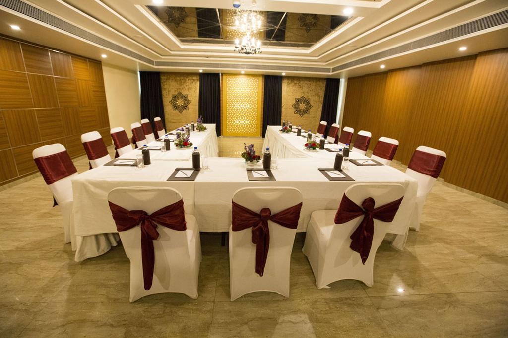 Anjushree Hotel Uddzsaín Kültér fotó
