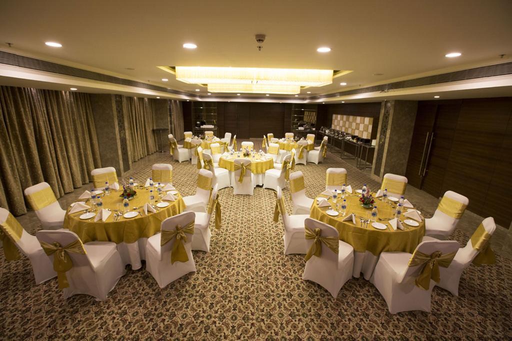 Anjushree Hotel Uddzsaín Kültér fotó