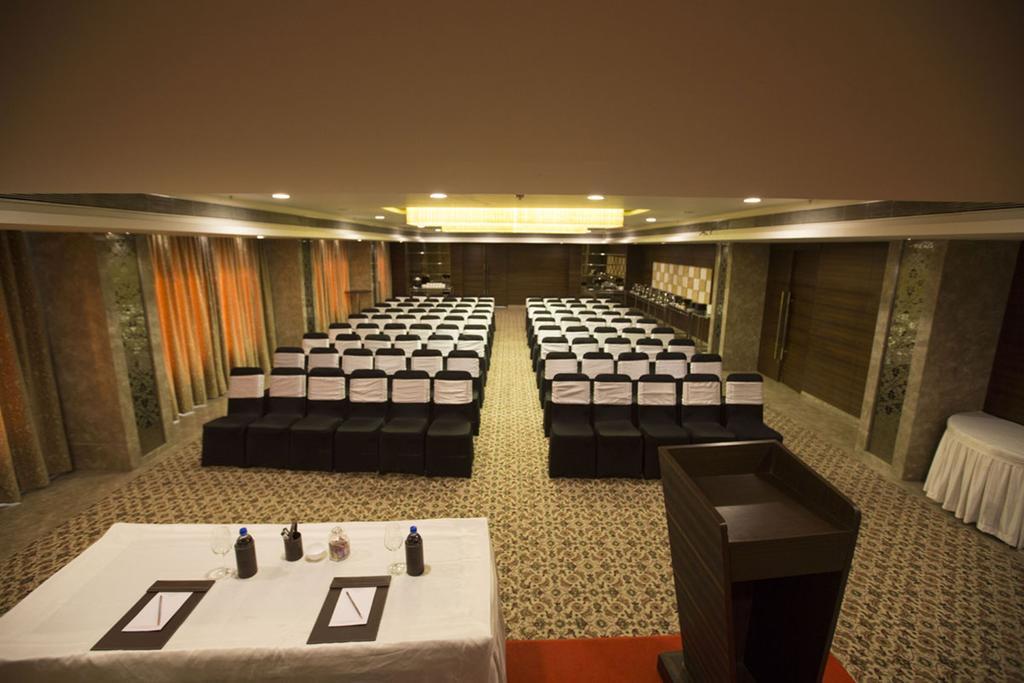 Anjushree Hotel Uddzsaín Kültér fotó