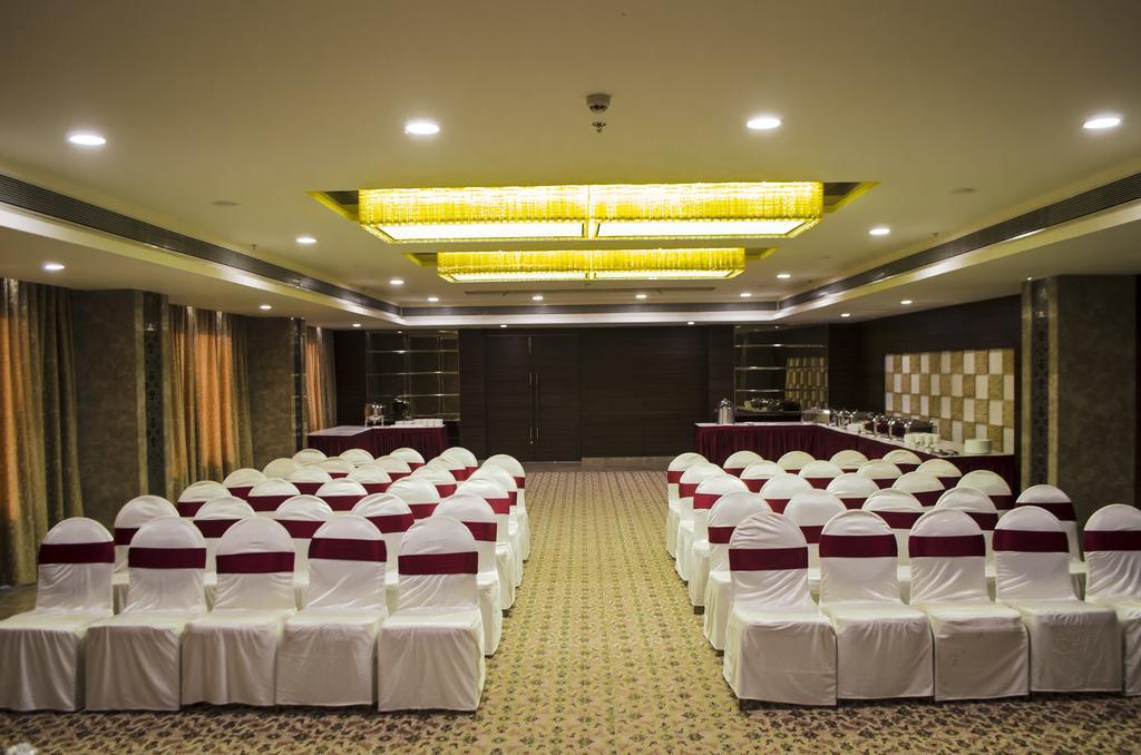 Anjushree Hotel Uddzsaín Kültér fotó