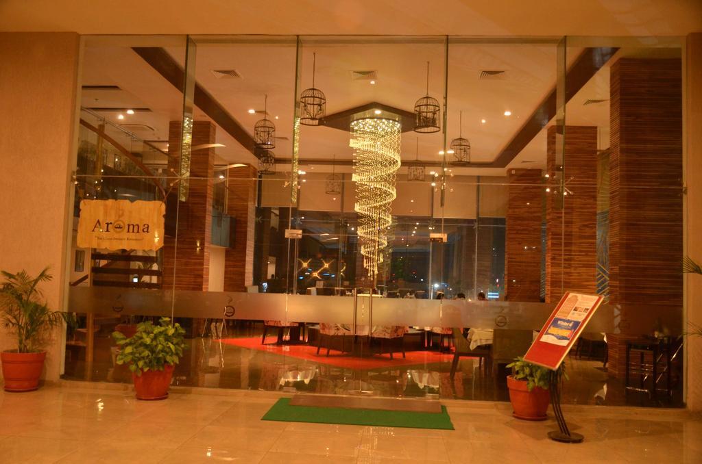 Anjushree Hotel Uddzsaín Kültér fotó