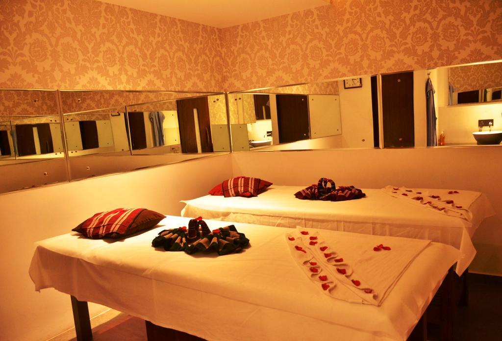 Anjushree Hotel Uddzsaín Kültér fotó
