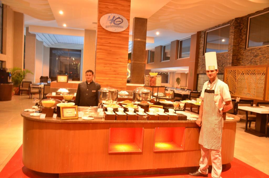 Anjushree Hotel Uddzsaín Kültér fotó
