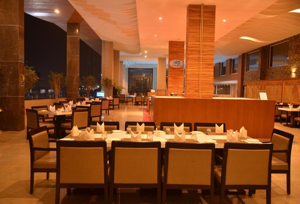 Anjushree Hotel Uddzsaín Kültér fotó