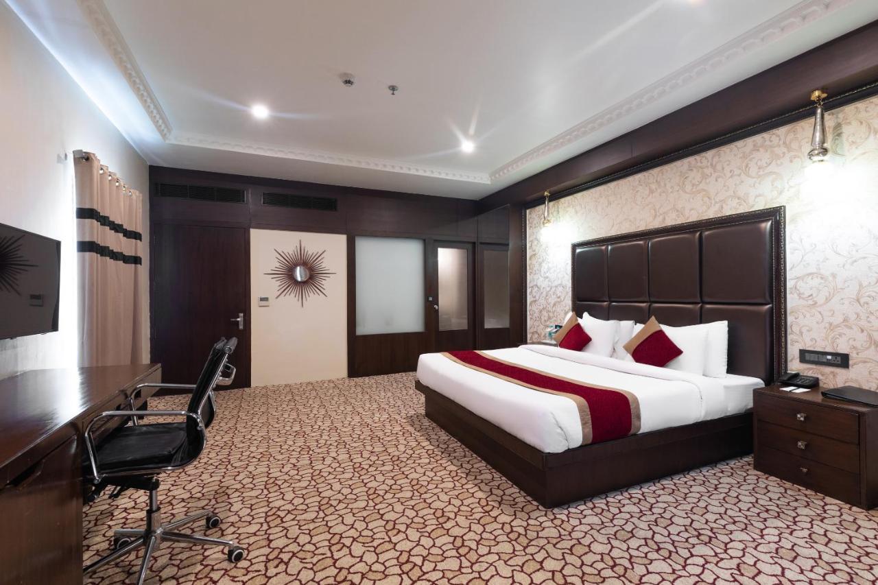 Anjushree Hotel Uddzsaín Kültér fotó