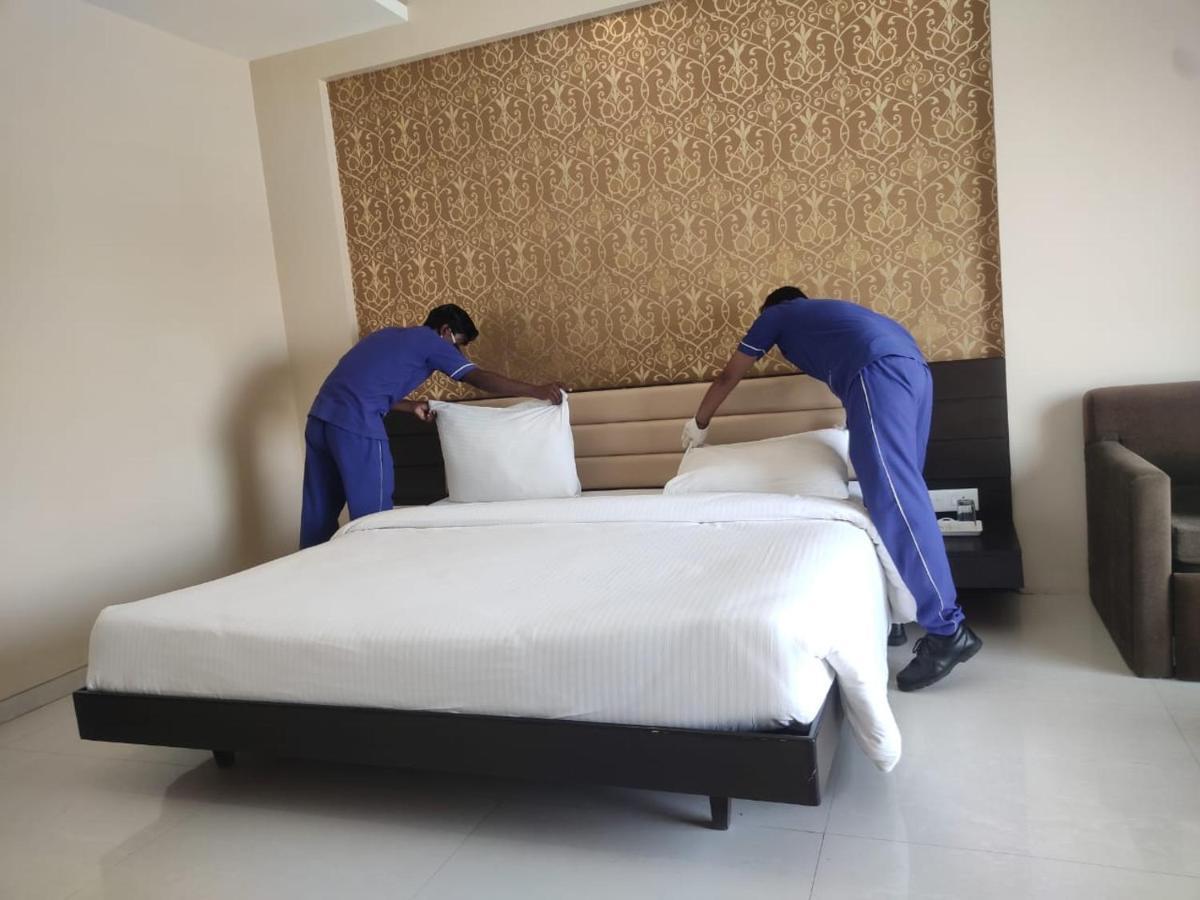 Anjushree Hotel Uddzsaín Kültér fotó